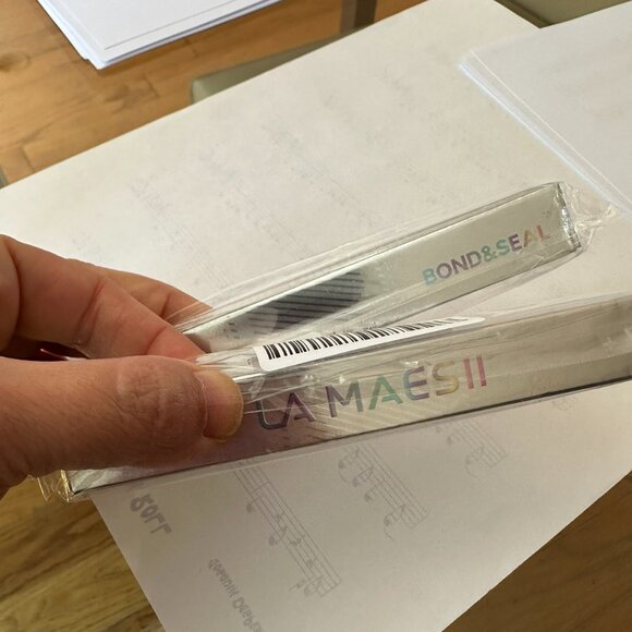 BUNDLE: MAKEUP BAG AND EYELASH BOND&SEAL - Picture 3 of 9